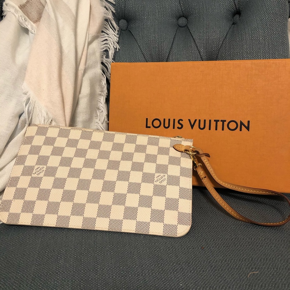 Louis Vuitton Azur Wristlet 💗